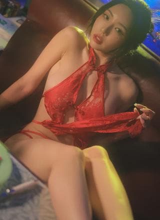 Dongeuran 동그란, PhotoBook 「Hong Kong」 Set.02