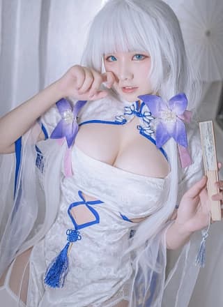 Cosplay 阿半今天很开心 光辉四散