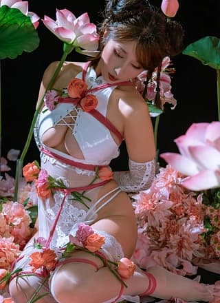 Cosplay 云溪溪Yunx1x1 奶桃桃 月