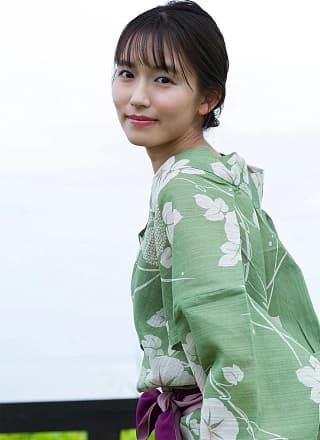 Nene Shida 志田音々, ファースト写真集アナザーバージョン 『ｎｅｎｅ－まるっとりっぷ－』 Set.04