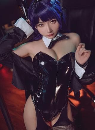 Cosplay 是三不是世w 喜多川海梦 紫发兔女郎