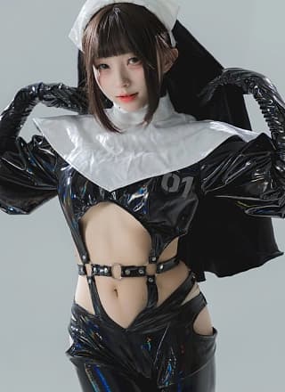 Cosplay 花铃 漆皮修女