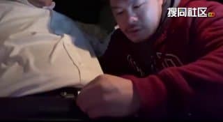 胡子熊男与熊叔激烈口交视频 男同性恋大尺度口活表演
