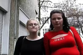 超级淫荡的德国女同性恋者互相玩弄对方的阴部