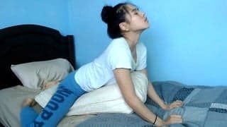 这次我抱着枕头自慰到高潮