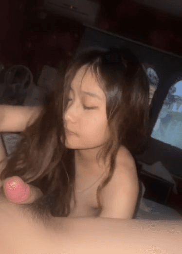 高颜值素颜清纯妹子口交吃鸡