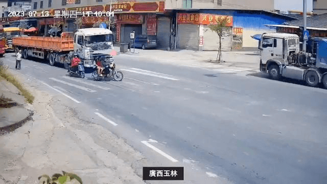 【车祸】没压过去，还能抢救一下吧