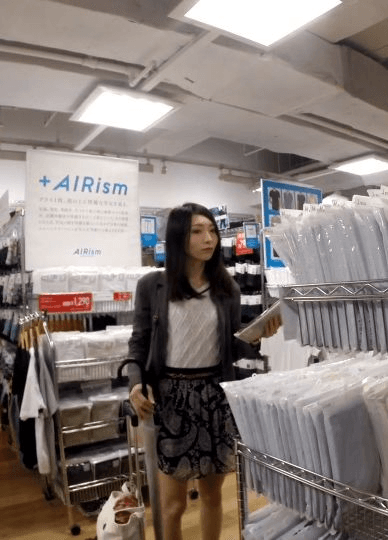 卖场偷拍冷艳妹妹