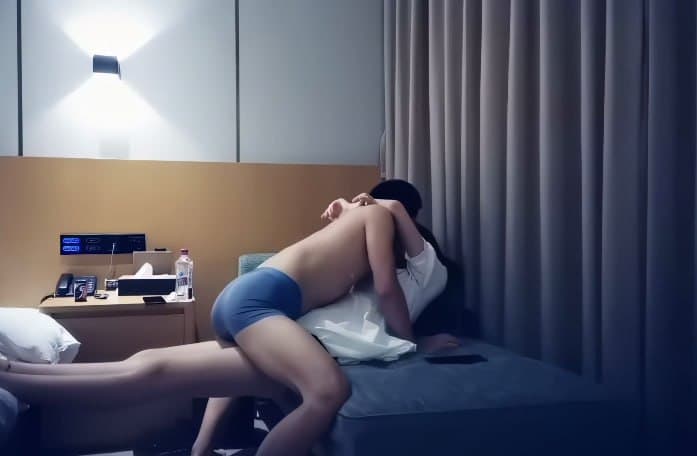 【9总探花】模特身材嫩妹，一米八白裙长腿妹，真大长腿