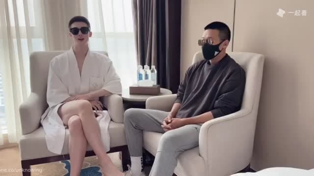 联名第一季：直男体育生初体验操男人，舞蹈生帅哥穿着情感内衣和丝袜被男人操得爽爆
