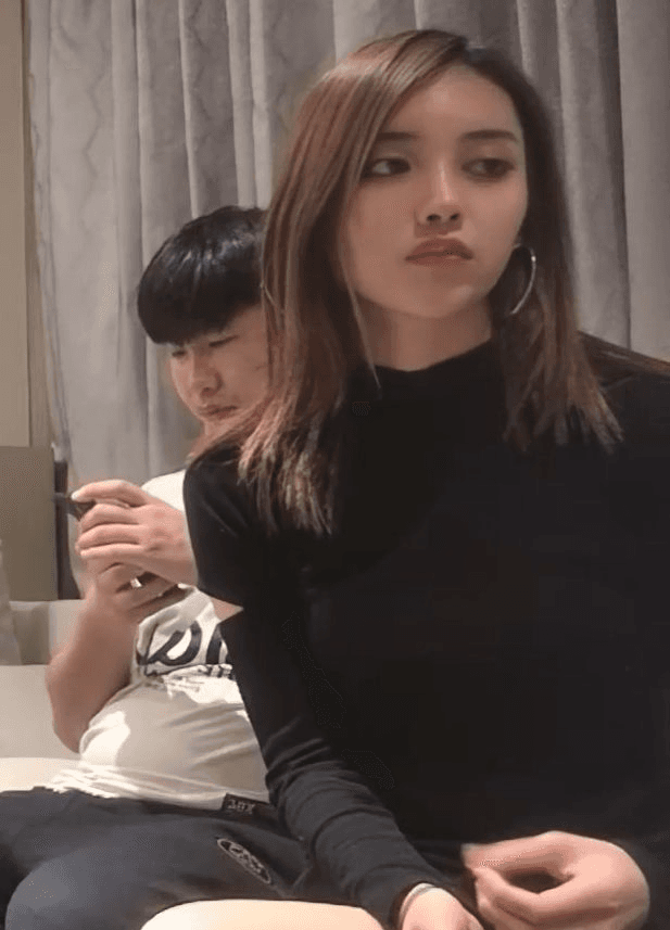 小宝探花 长的一张好看的臭的脸 让人想柔拧