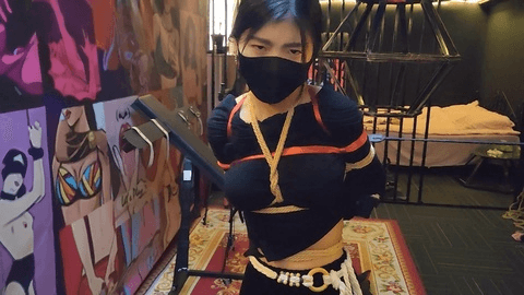 【意之窗原创】圈里小爱慕第一次拍摄鞭打炸裂的身材很有感觉