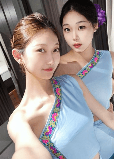 南京艺术学院舞蹈生郭婷婷舔屌到茫然被打屁股逼更紧