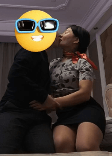 【卧槽这个姿势也太猎奇了！】狗交配的性爱姿势，因为鸡巴不够长半天插不进去，全网最骚空姐
