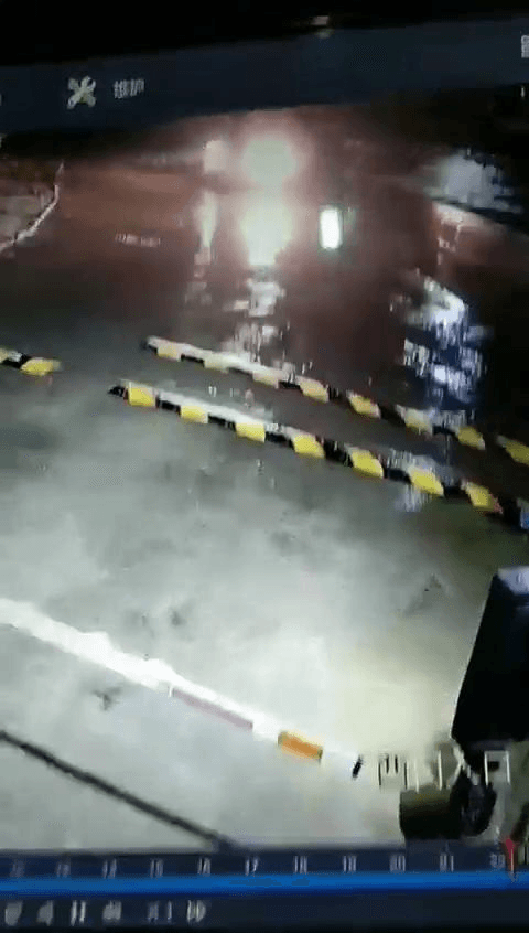 卧槽了这是拖着一个人么？