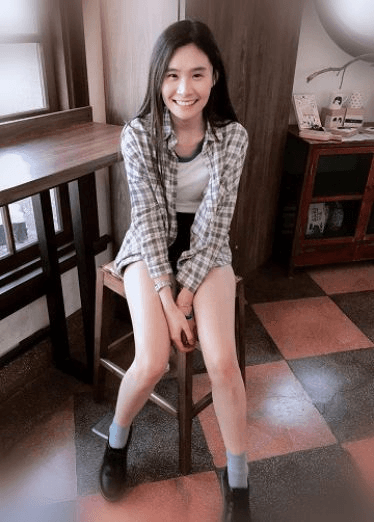 表面斯文的妹子私下骚得不行