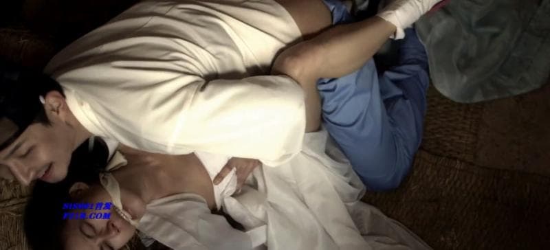 肚脐与膝盖之间