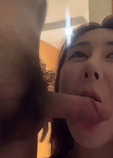 绿帽淫妻，骚妻性欲强，让兄弟鸡巴过过瘾