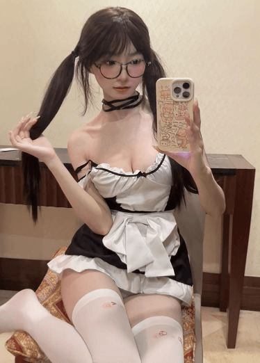 【我第一次见这种前所未有的嫩穴！】超可爱的萝莉，装成女s调教，被主人疯狂调教内射，还跟金主一起玩3p