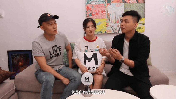 终于圆梦了！突袭华人AV拍摄现场，第一次拍A片就上手？