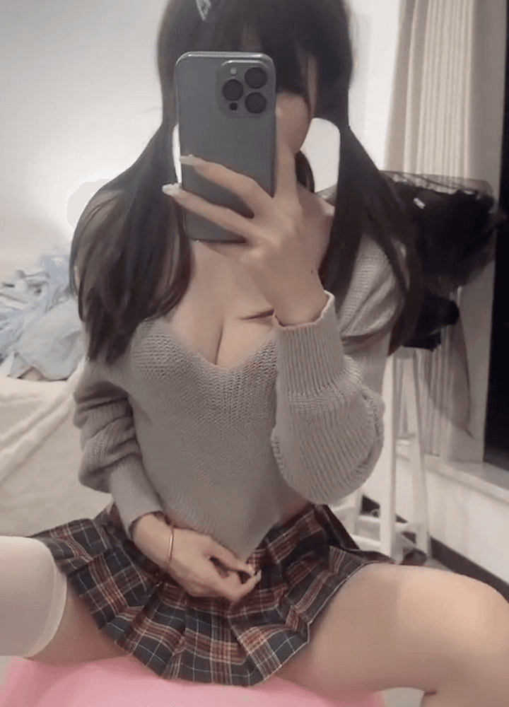 在线看白丝美少女镜子前扭腰自慰