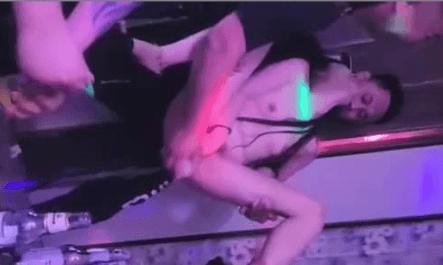 同学会把女同学的逼灌满啤酒