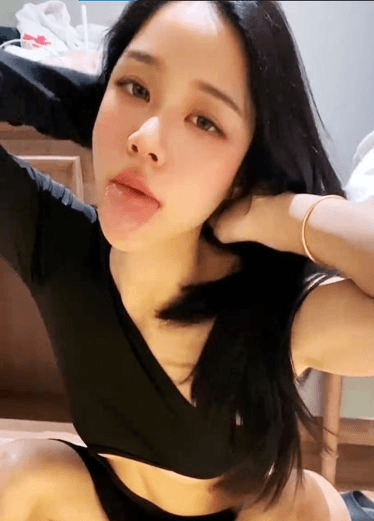 忒骚味的韩妞儿，蛇腰巨臀简直蛇姬真人版，极品母狗勾人魅力挺足
