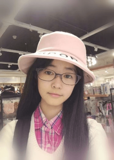 可爱单纯第一次谈恋爱的大学生被男友泄密口交视频