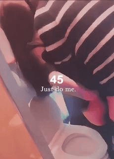 小骚货上厕所被陌生男子闯入