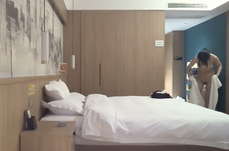 胖爷的奇妙之旅-第七期《白色过膝袜水手服》