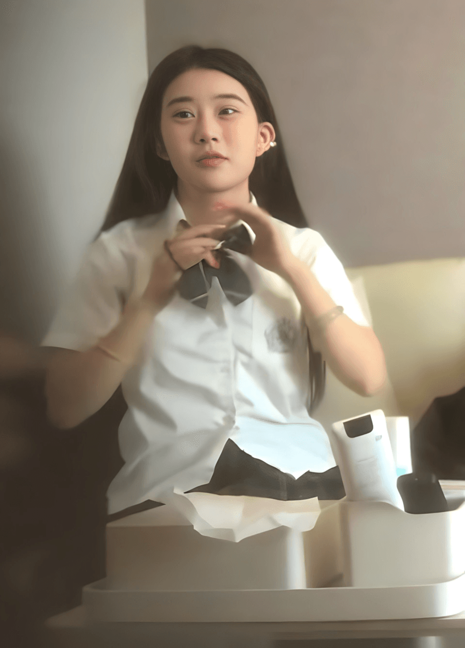 杏吧建材王哥3000约了个肤白貌美的jk学生妹 刚下海妹子的姿势都还很生疏，给她进行了一系列动作指导