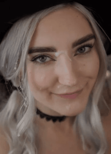 国外第一女优eva elfie 的女巫 cosplay，颜射品精一脸满足