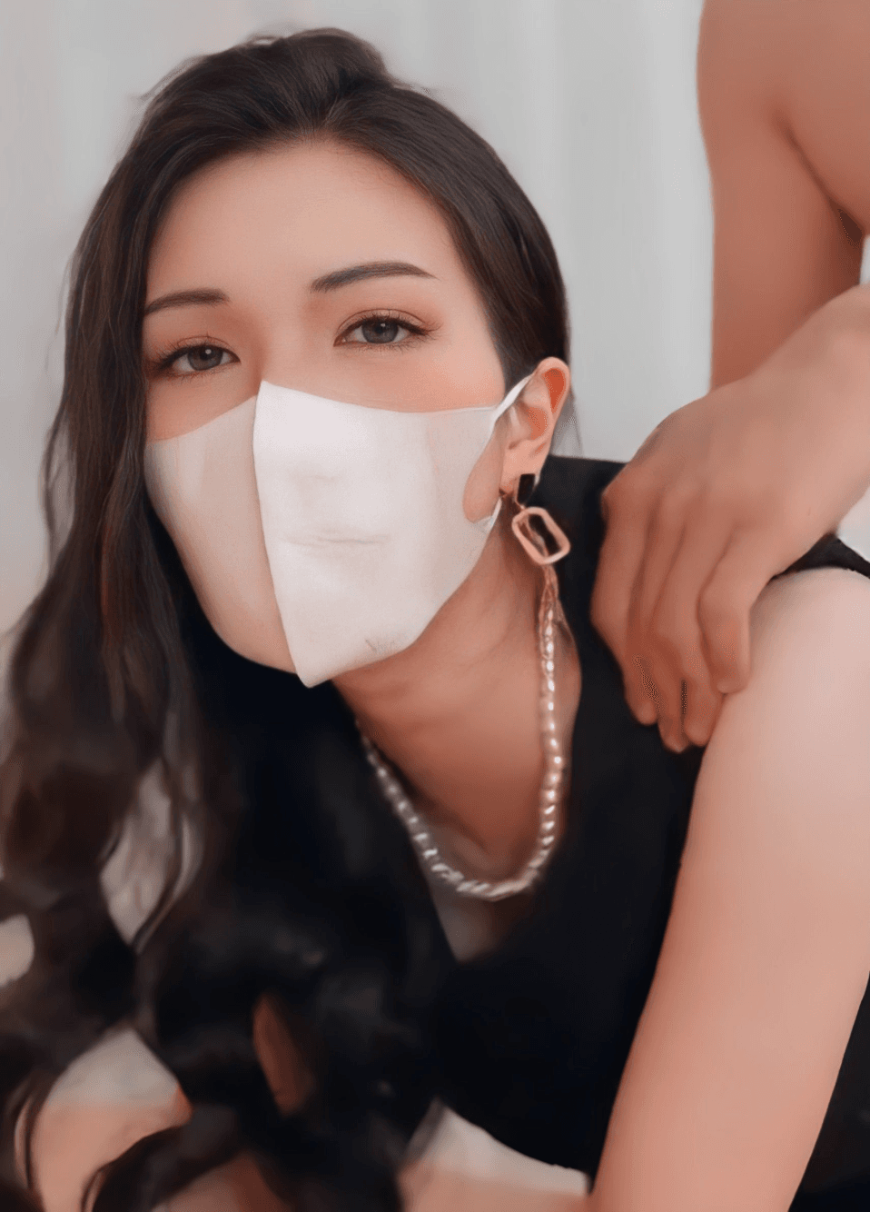 狐不妖 未亡人伤心，债主嫩穴讨债