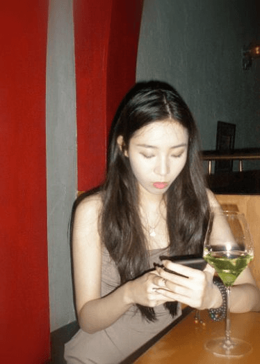 长相高冷吃起鸡巴表情反差淫荡