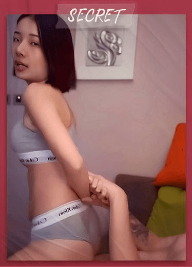 CK内一小骚货不停对镜头放电