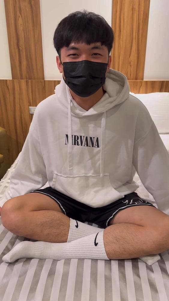 屁眼被大鸡巴整根塞满撑得发疼