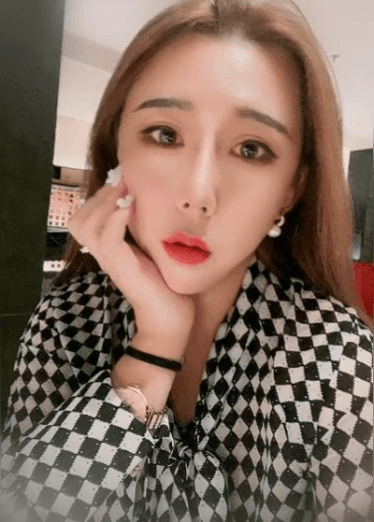 后入抽插高颜值女神，