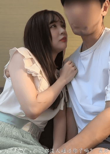 【不行！这么可爱的女生不可以舔肉棒啊！第一次见同情鸡的】全程字幕，让可爱女生舔鸡巴，说一舔就要想射