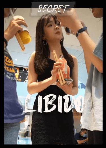 黑色长裙性感美女，肤白貌美大长腿 外表看起来清纯，内在确有一个放荡不羁的心，也不知道有没有穿内裤