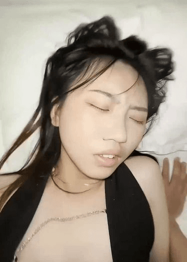 异地恋的女友，她在外地上大学，我在本地打工，没事的时候经常会去她那边找她