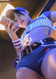 啦啦队少女被偷拍厕所自慰