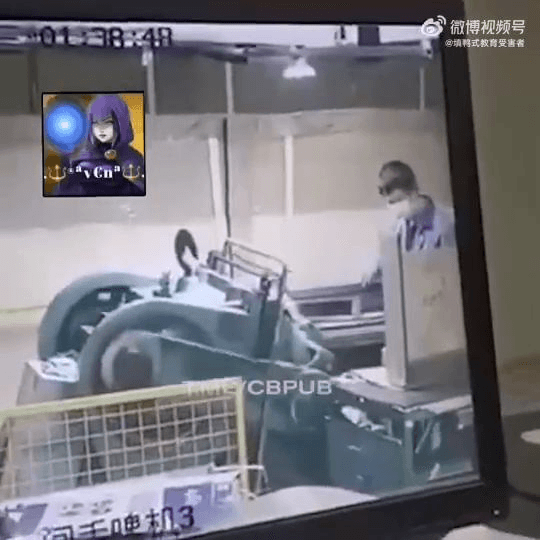注射成型机，速称啤机，多数用于纸品包装厂制造纸类包装，烫金机和击凸机也类似。