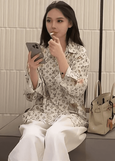 【你是不是吃药了啊，怎么软了？你全程催能不软吗】催男主快点射，最后连姿势都不配合，气的男主直接没射