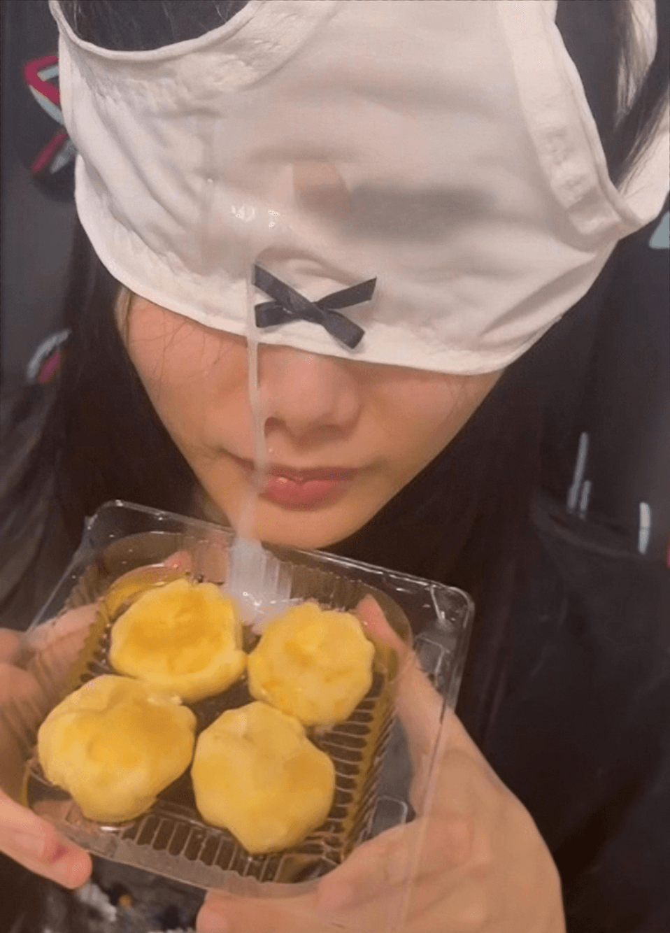 【主人超你射精液，你拿精液做美食】调教母狗圣水精液泡食物，颜射拉丝，精液盛宴带着食物细细品尝！