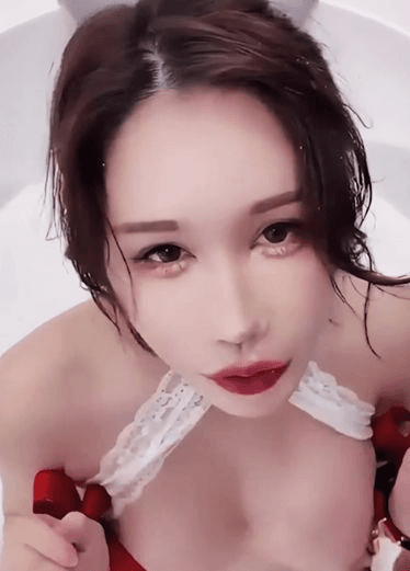 精心包装的巨乳女郎，吟荡叫声浪的止不住！御姐范儿越看越爽直接颜射了