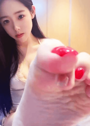 足空骚女合集 骚话配美足射了