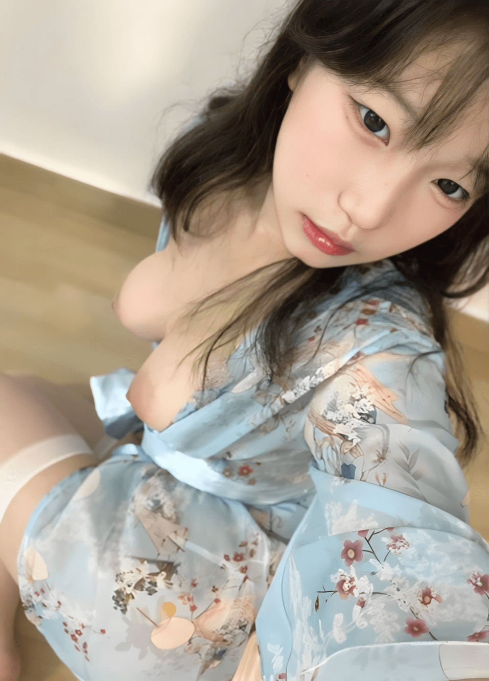 纸像册_第四弹，蓝色碎花裙，抖音6.9万粉丝，清纯吊钟乳