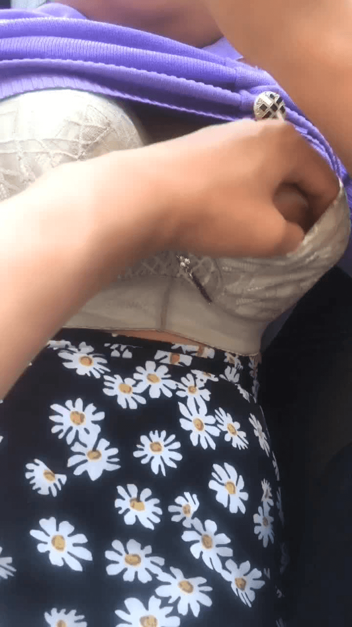 办公室女秘书在午休