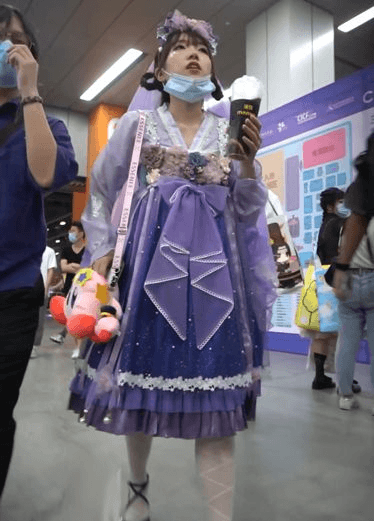 可爱萝莉塔逛漫展～这么可爱能有什么抵抗力呢