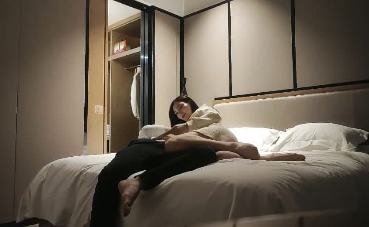 【一屌探花】骚气御姐 浓情蜜意调情互摸,肤白貌美,身材玲珑有致,做爱投入